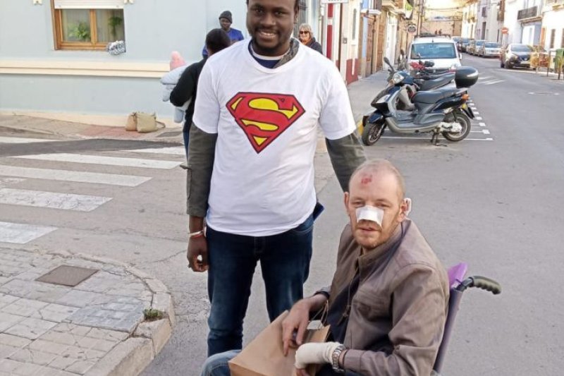 Gorgui, el héroe de Dénia, ya tiene la nacionalidad española Gorgui, el héroe de Dénia, ya tiene la nacionalidad española