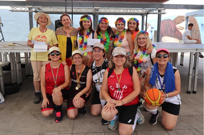 Hawaianes i Les Basketballs guanyen el Ral·li Humorístic de Pedreguer i Les Arrítmiques s’emporten el premi a la millor difressa Hawaianes i Les Basketballs guanyen el Ral·li Humorístic de Pedreguer i Les Arrítmiques s’emporten el premi a la millor difressa
