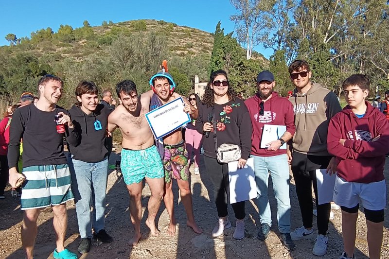 “Xu’6 Racing” s’emporta el premi a l’embarcació de la Baixada al Riu de Bullent 2024 i  “Barca de matolls” el guardó a l’originalitat. “Xu’6 Racing” s’emporta el premi a l’embarcació de la Baixada al Riu de Bullent 2024 i  “Barca de matolls” el guardó a l’originalitat.