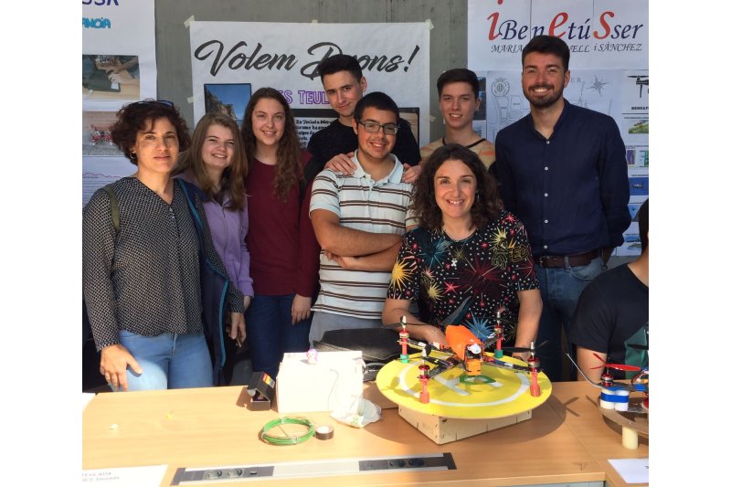 Alumnado del instituto de Teulada construye un drone para ayudar a Salvamento Marítimo Alumnado del instituto de Teulada construye un drone para ayudar a Salvamento Marítimo