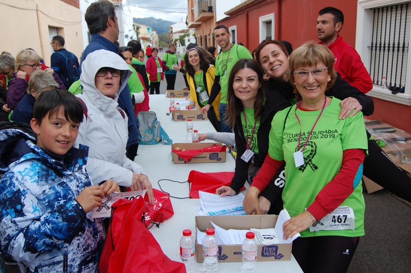 Més de 1.200 persones desafien a la pluja a Benidoleig en favor de la investigació contra el càncer Més de 1.200 persones desafien a la pluja a Benidoleig en favor de la investigació contra el càncer