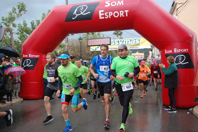 Més de 1.200 persones desafien a la pluja a Benidoleig en favor de la investigació contra el càncer Més de 1.200 persones desafien a la pluja a Benidoleig en favor de la investigació contra el càncer