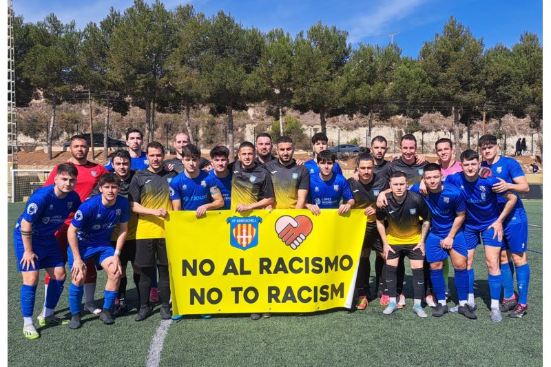 Tercera FFCV: El Benitatxell vence al Mutxamel 4-3 en un partido loco que clama contra el racismo Tercera FFCV: El Benitatxell vence al Mutxamel 4-3 en un partido loco que clama contra el racismo