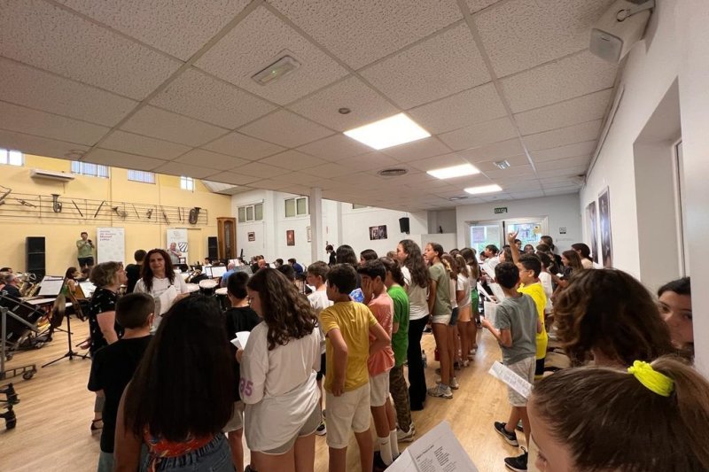 L’Escola Canta: més de cent xiquets participen en la representació d’una cantata a Dénia L’Escola Canta: més de cent xiquets participen en la representació d’una cantata a Dénia