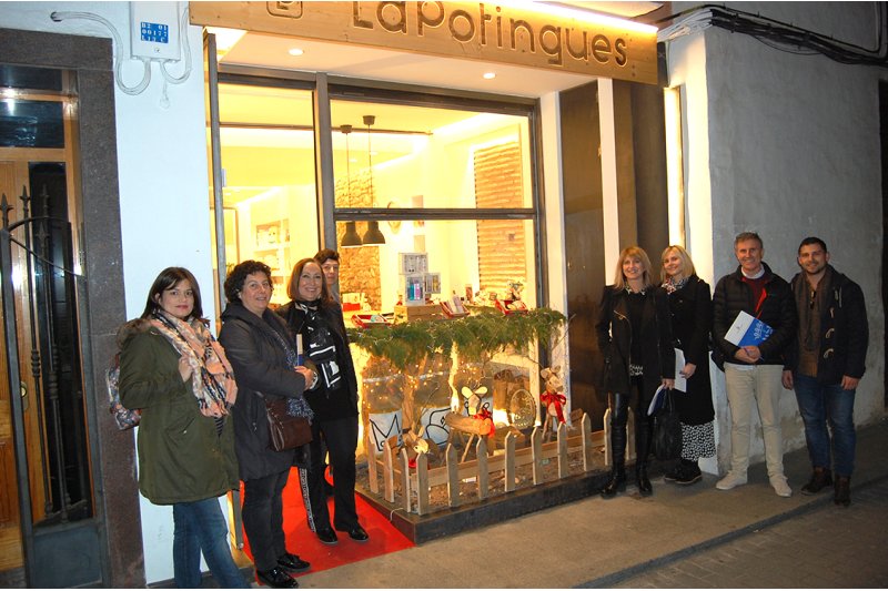 La potingues guanya el concurs d’escaparates nadalencs de la Regidoria de Comerç i Creama de Pego La potingues guanya el concurs d’escaparates nadalencs de la Regidoria de Comerç i Creama de Pego