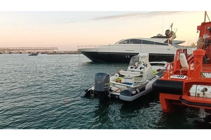 Roban una lancha en Dénia para transportar a migrantes desde Argelia a Formentera  Roban una lancha en Dénia para transportar a migrantes desde Argelia a Formentera