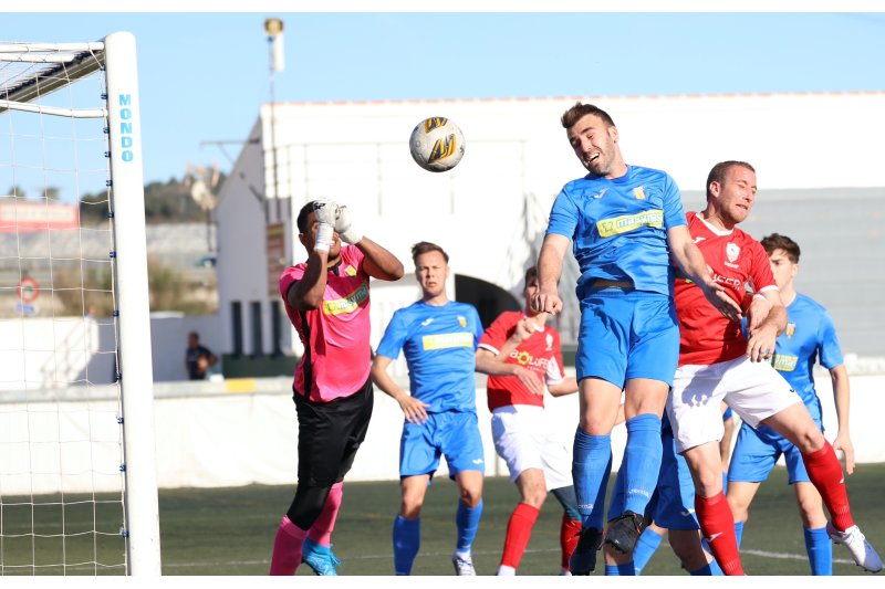 Primera Regional: Gol de portería a portería en el Pedreguer-Pego y el Orba que gana en Oliva Primera Regional: Gol de portería a portería en el Pedreguer-Pego y el Orba que gana en Oliva