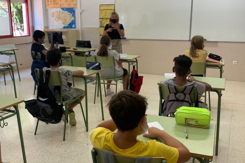 Vuelve la vida a las aulas en Dénia con la mirada puesta en el otoño Vuelve la vida a las aulas en Dénia con la mirada puesta en el otoño