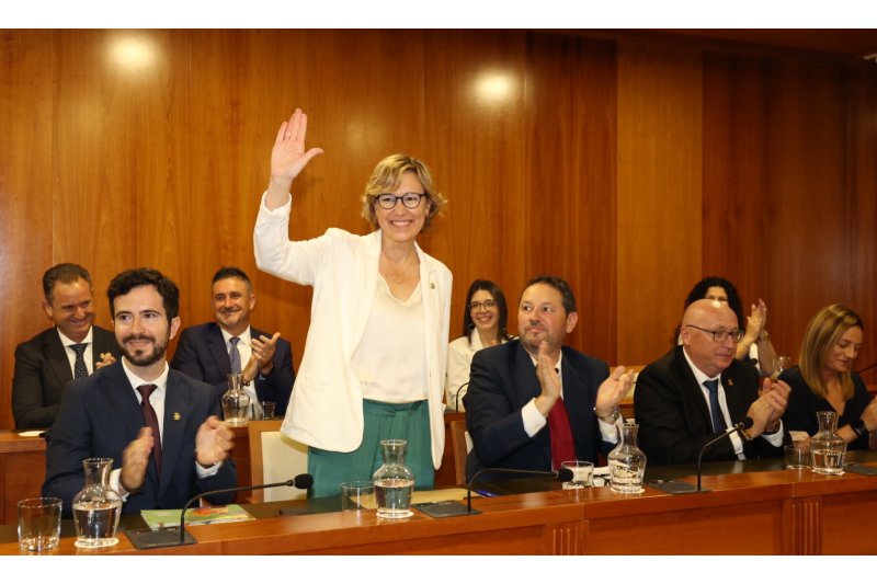 La popular Rosa Cardona es investida alcaldesa de Xàbia: “Voy a dedicar una etapa de mi vida al pueblo” La popular Rosa Cardona es investida alcaldesa de Xàbia: “Voy a dedicar una etapa de mi vida al pueblo”