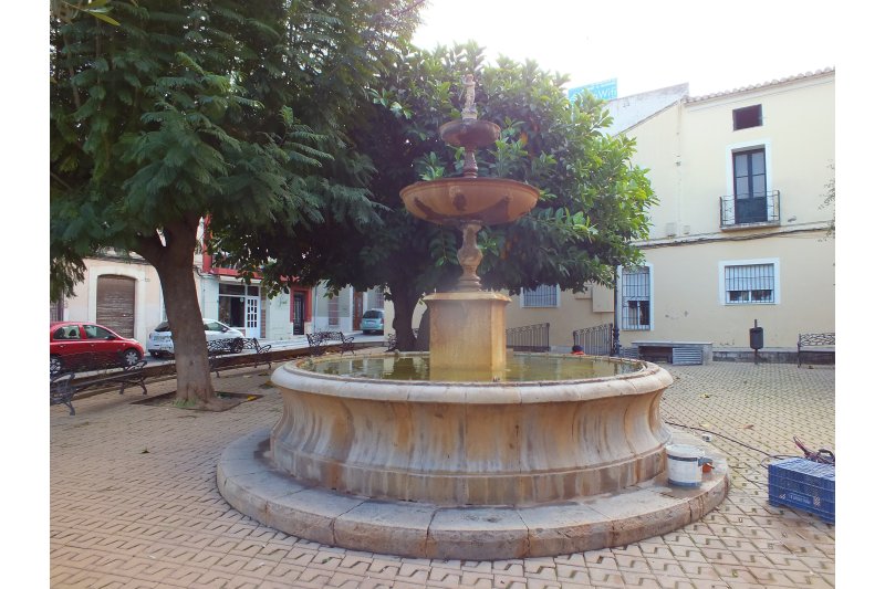 La font de la Glorieta de Pedreguer recupera la seua lluentor en acabar la seua restauració La font de la Glorieta de Pedreguer recupera la seua lluentor en acabar la seua restauració