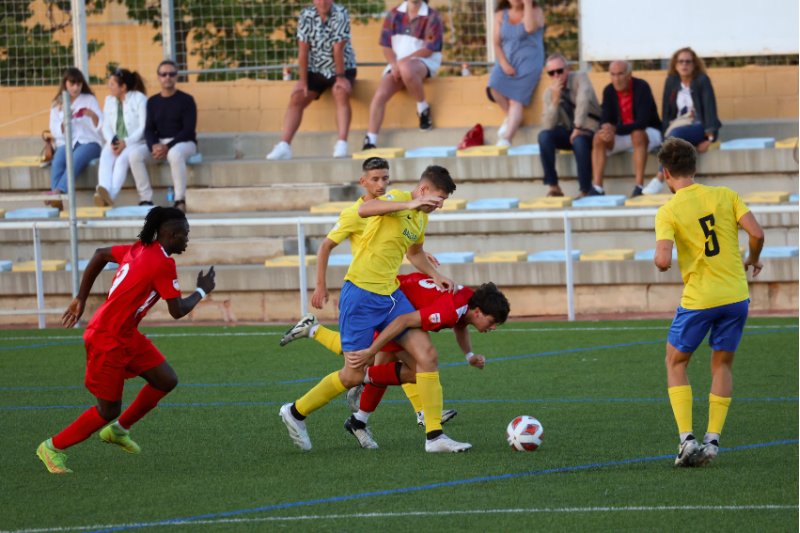 Lliga Comunitat: Primer triunfo del Dénia y victoria del Calpe Lliga Comunitat: Primer triunfo del Dénia y victoria del Calpe