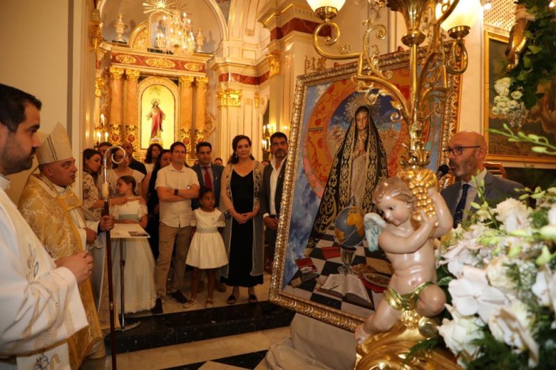 Retrat i nova campana per a commemorar el centenari de la proclamació canònica de la Mare de Déu de la Soledat com a patrona d’Ondara Retrat i nova campana per a commemorar el centenari de la proclamació canònica de la Mare de Déu de la Soledat com a patrona d’Ondara