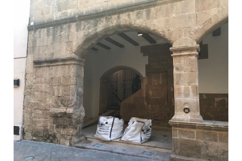 Restes arqueològiques en les obres de la Sala del Consell de Benissa Restes arqueològiques en les obres de la Sala del Consell de Benissa