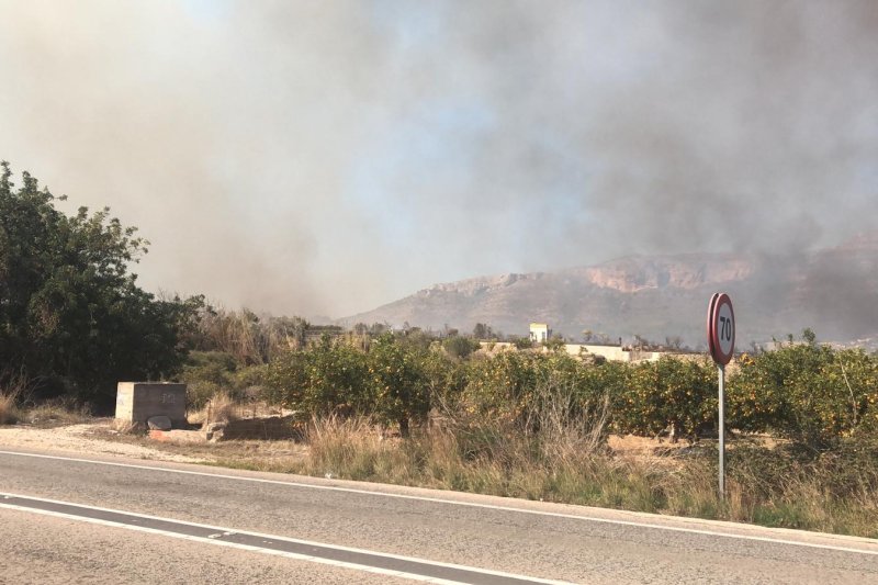Tres casas de Jesús Pobre han sido evacuadas por el incendio de Xàbia  Tres casas de Jesús Pobre han sido evacuadas por el incendio de Xàbia