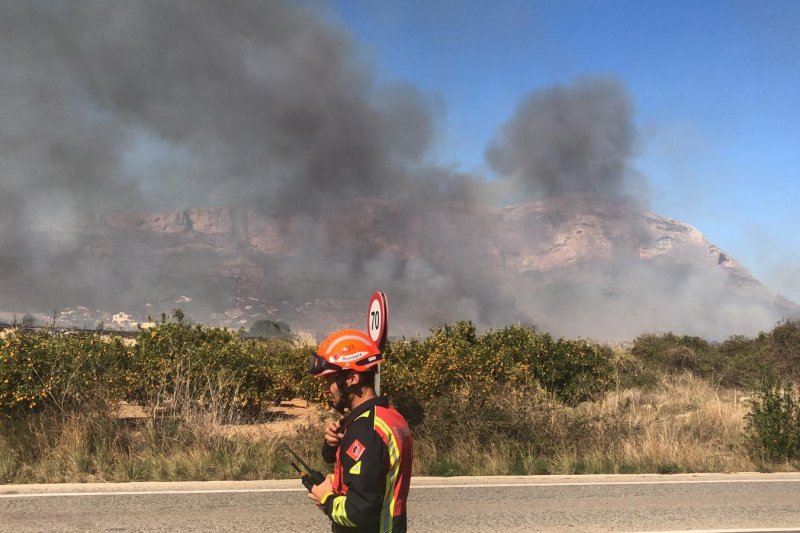 Tres casas de Jesús Pobre han sido evacuadas por el incendio de Xàbia  Tres casas de Jesús Pobre han sido evacuadas por el incendio de Xàbia