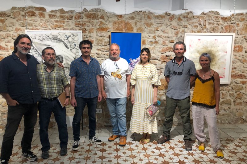 Pol·linitzadors d’espècies i de cultura: Vint-i-huit artistes intenten conscienciar la societat sobre aquelles espècies que fan possible el manteniment de la biodiversitat Pol·linitzadors d’espècies i de cultura: Vint-i-huit artistes intenten conscienciar la societat sobre aquelles espècies que fan possible el manteniment de la biodiversitat