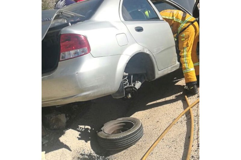Dos mujeres resultan heridas tras el choque de tres coches en Benissa  Dos mujeres resultan heridas tras el choque de tres coches en Benissa