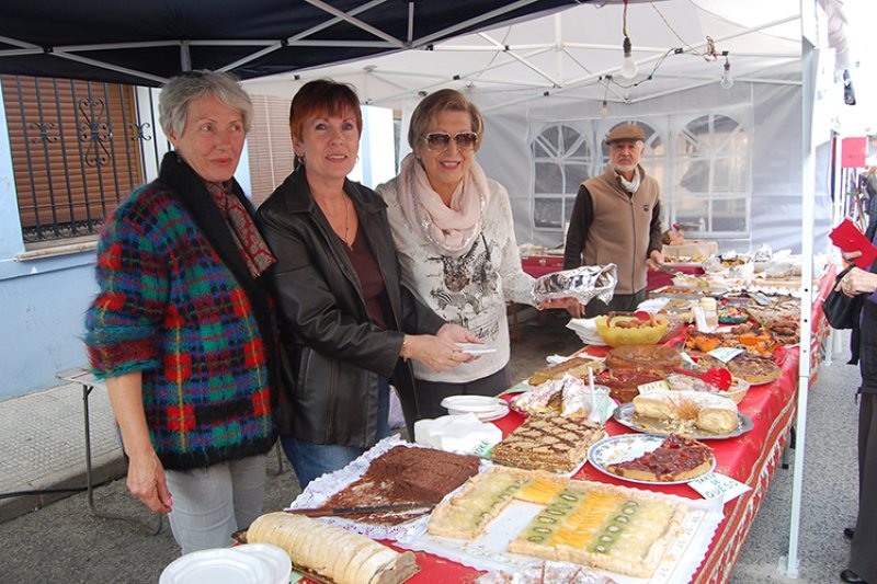 Vint-i-cinc establiments posen de relleu la vitalitat del sector comercial a la Fira de Nadal d’Orba Vint-i-cinc establiments posen de relleu la vitalitat del sector comercial a la Fira de Nadal d’Orba