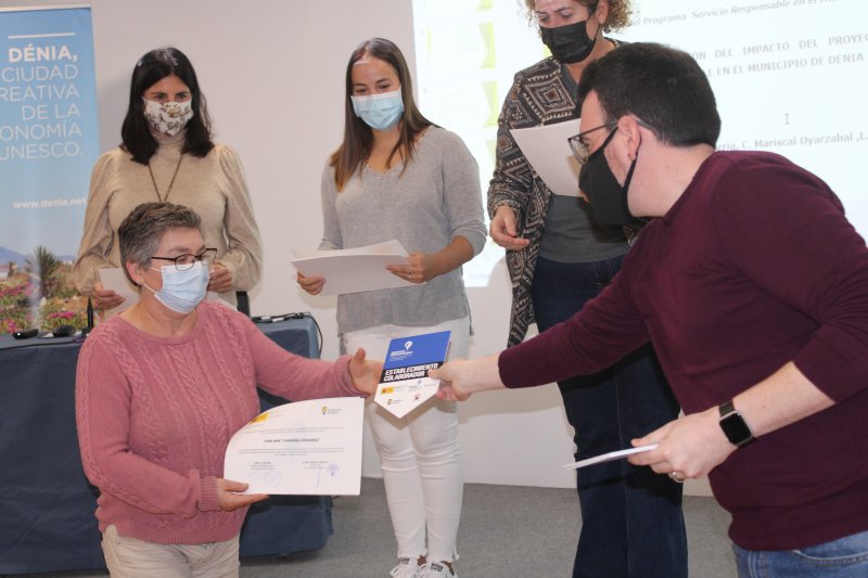 Plan de Servicio Responsable en Dénia: un recurso efectivo en la prevención de las adiciones en la hostelería Plan de Servicio Responsable en Dénia: un recurso efectivo en la prevención de las adiciones en la hostelería