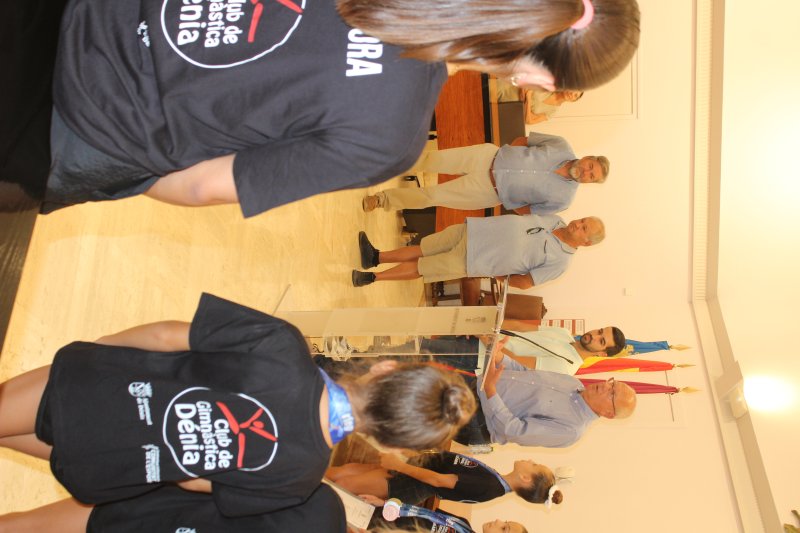 El Ayuntamiento homenajea a las campeonas del Club de Gimnàstica Dénia  El Ayuntamiento homenajea a las campeonas del Club de Gimnàstica Dénia