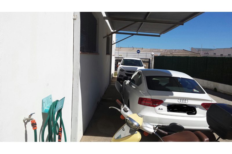 El SPPME acusa al intendente principal de la Policía Local de Dénia de ir a trabajar sin uniforme y de aparcar su coche dentro de la Jefatura   El SPPME acusa al intendente principal de la Policía Local de Dénia de ir a trabajar sin uniforme y de aparcar su coche dentro de la Jefatura