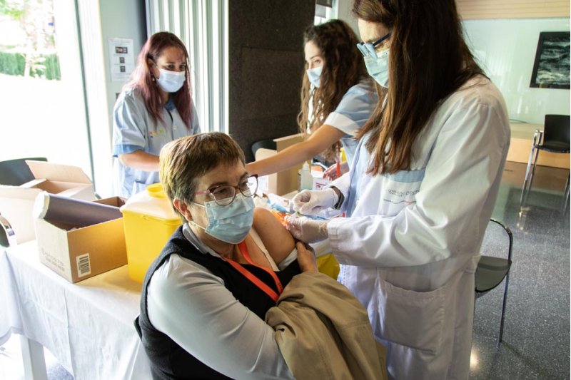 Comienza la campaña de vacunación contra la gripe y el COVID-19 en el Departamento de Salud de Dénia Comienza la campaña de vacunación contra la gripe y el COVID-19 en el Departamento de Salud de Dénia