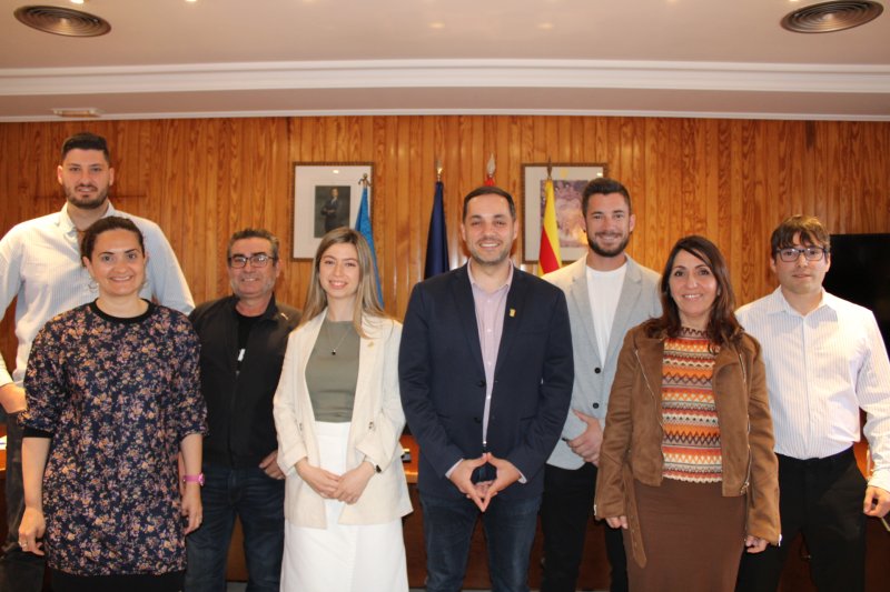 Àngels Grimalt pren possessió com a nova regidora d’Ondara per Compromís Àngels Grimalt pren possessió com a nova regidora d’Ondara per Compromís