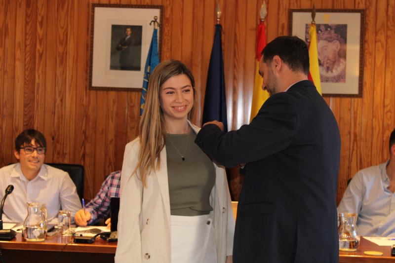 Àngels Grimalt pren possessió com a nova regidora d’Ondara per Compromís Àngels Grimalt pren possessió com a nova regidora d’Ondara per Compromís