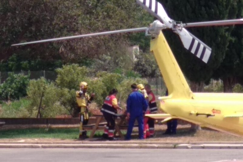 El helicóptero de emergencias rescata a una mujer en el Montgó El helicóptero de emergencias rescata a una mujer en el Montgó