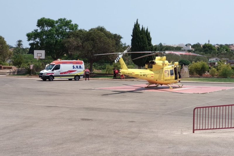 El helicóptero de emergencias rescata a una mujer en el Montgó El helicóptero de emergencias rescata a una mujer en el Montgó