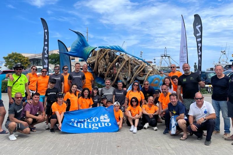 Retiran 70 kilos de basura y restos arqueológicos en la campaña de limpieza del litoral de Dénia  Retiran 70 kilos de basura y restos arqueológicos en la campaña de limpieza del litoral de Dénia