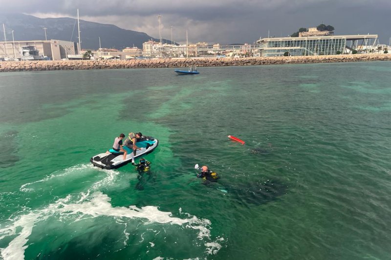 Retiran 70 kilos de basura y restos arqueológicos en la campaña de limpieza del litoral de Dénia  Retiran 70 kilos de basura y restos arqueológicos en la campaña de limpieza del litoral de Dénia