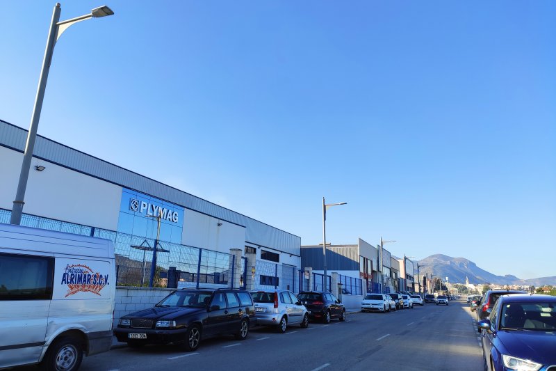 Pego invierte casi 200.000 euros  para mejorar el polígono industrial Pego invierte casi 200.000 euros  para mejorar el polígono industrial