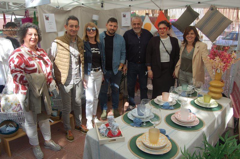 La presència de vint-i-tres establiments a la Fira del Comerç de Pego 2024 bat un rècord de participació i públic  La presència de vint-i-tres establiments a la Fira del Comerç de Pego 2024 bat un rècord de participació i públic