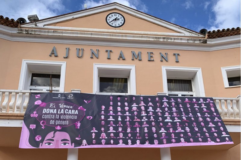El Verger da la cara contra la violencia de género con un video y un gran mosaico El Verger da la cara contra la violencia de género con un video y un gran mosaico