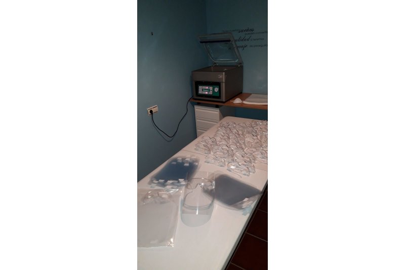 Máscaras artesanales de policarbonato como solución provisional para prevención del coronavirus a sanitarios y agentes de seguridad Máscaras artesanales de policarbonato como solución provisional para prevención del coronavirus a sanitarios y agentes de seguridad