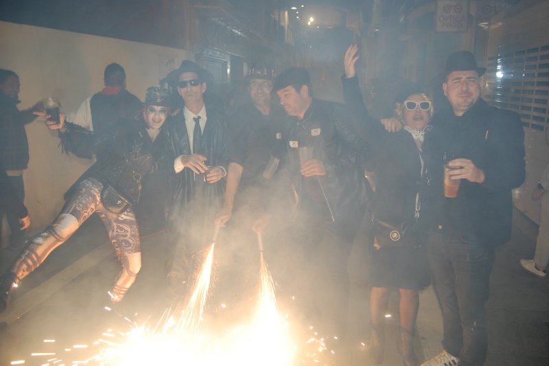 La pirotècnia de Dimonis Rafolins dona la llum a la Pinyata de Pego com a epíleg del Carnestoltes 2024 La pirotècnia de Dimonis Rafolins dona la llum a la Pinyata de Pego com a epíleg del Carnestoltes 2024