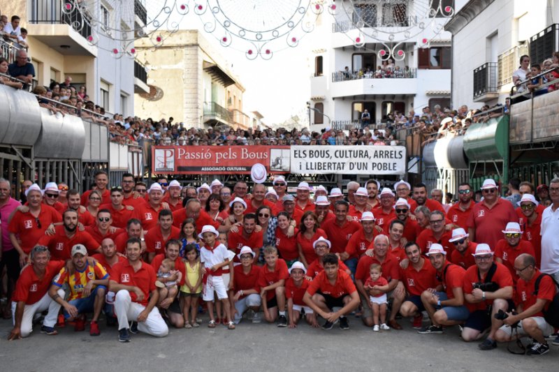La Plaça Major s’ompli de passió pels bous en les Festes de Juliol de Pedreguer La Plaça Major s’ompli de passió pels bous en les Festes de Juliol de Pedreguer