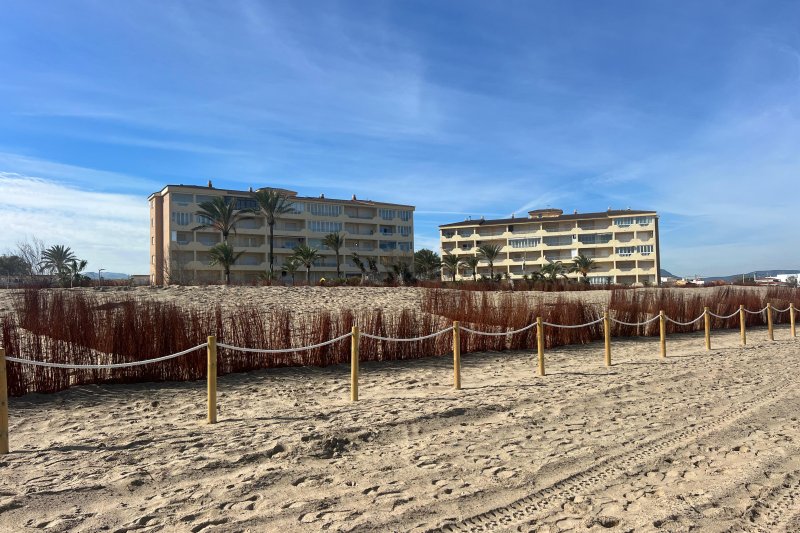La playa de Les Deveses tendrá treinta metros de ancho  La playa de Les Deveses tendrá treinta metros de ancho