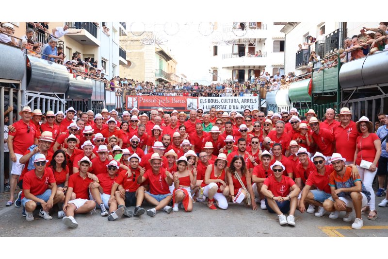 El commovedor i reivindicatiu discurs en els 20 anys de la Passió Pels Bous de Pedreguer que ha enfervorit els ànims de l’afició El commovedor i reivindicatiu discurs en els 20 anys de la Passió Pels Bous de Pedreguer que ha enfervorit els ànims de l’afició