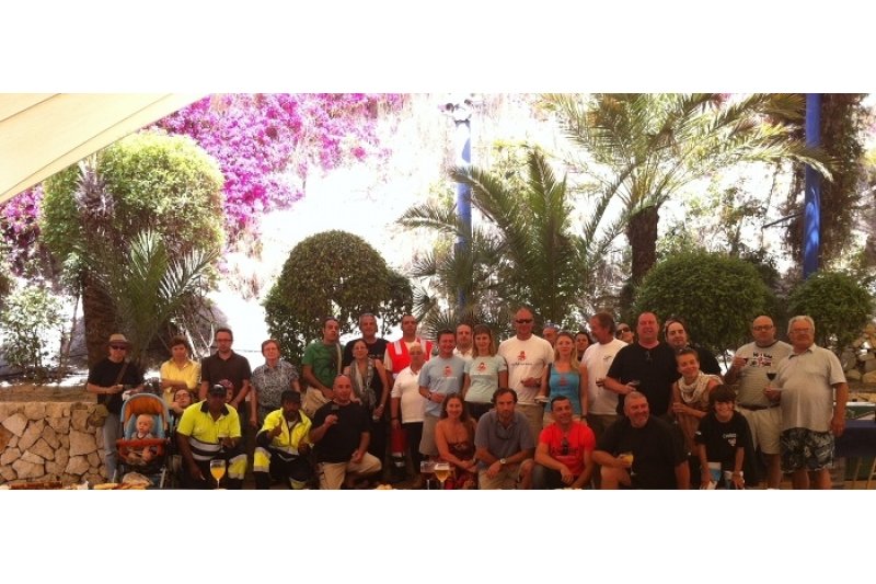 Voluntarios extraen 250 kilos de residuos de los fondos marinos Voluntarios extraen 250 kilos de residuos de los fondos marinos