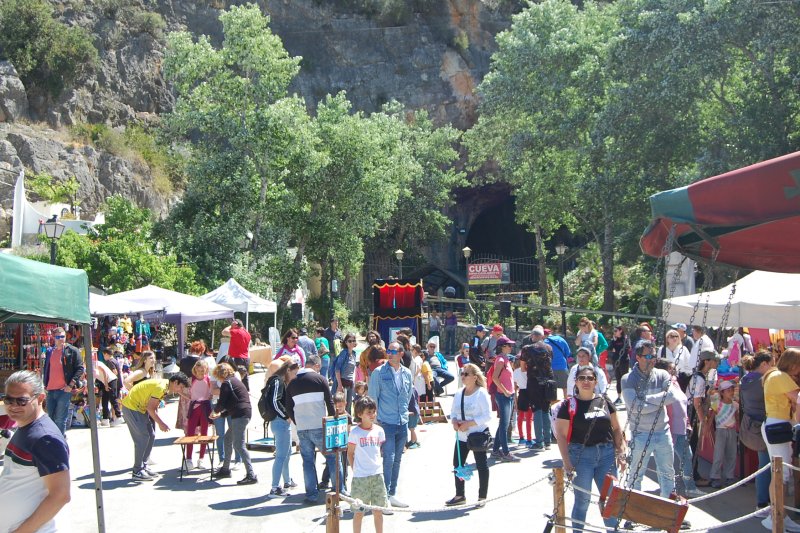 Canciones remember i fireta colorida invocan el espíritu tradicional del Sant Vicent de Benidoleig Canciones remember i fireta colorida invocan el espíritu tradicional del Sant Vicent de Benidoleig