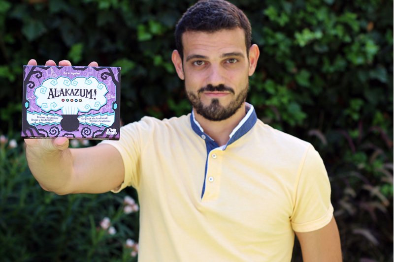 Enric Aguilar crea Alakazum!: el juego que combate el imperialismo cultural yanki Enric Aguilar crea Alakazum!: el juego que combate el imperialismo cultural yanki