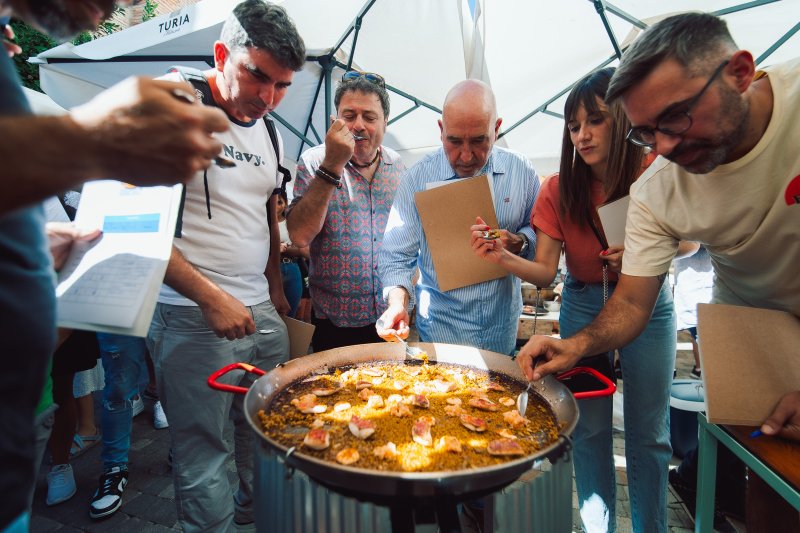 ¿Arròs mariner, a banda o caldero?: Els Magazinos da un paso más en la recuperación de la memoria culinaria de la gente del mar ¿Arròs mariner, a banda o caldero?: Els Magazinos da un paso más en la recuperación de la memoria culinaria de la gente del mar