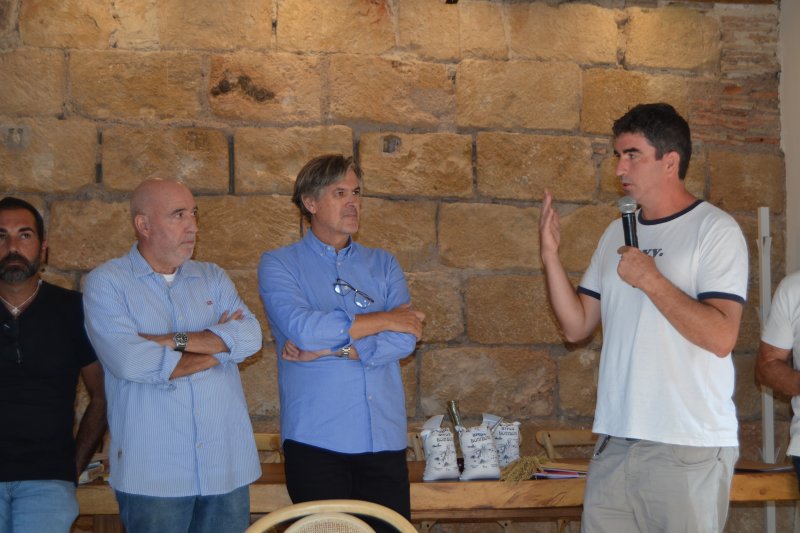 ¿Arròs mariner, a banda o caldero?: Els Magazinos da un paso más en la recuperación de la memoria culinaria de la gente del mar ¿Arròs mariner, a banda o caldero?: Els Magazinos da un paso más en la recuperación de la memoria culinaria de la gente del mar