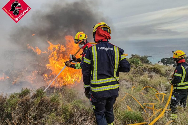 El incendio en la cala Llobella ha calcinado 18 hectáreas El incendio en la cala Llobella ha calcinado 18 hectáreas