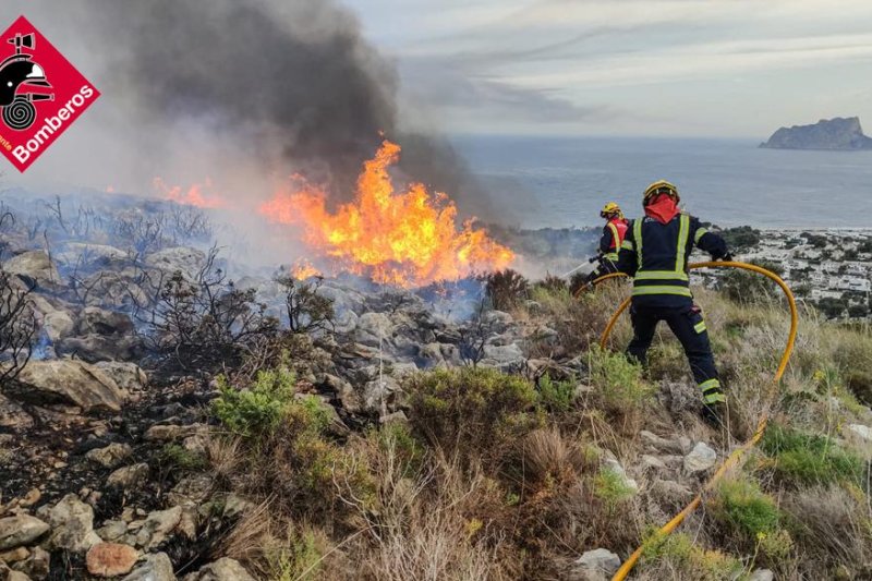El incendio en la cala Llobella ha calcinado 18 hectáreas El incendio en la cala Llobella ha calcinado 18 hectáreas