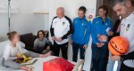 El Club Deportivo Dénia visita a los niños en la Planta de Pediatría del Hospital El Club Deportivo Dénia visita a los niños en la Planta de Pediatría del Hospital