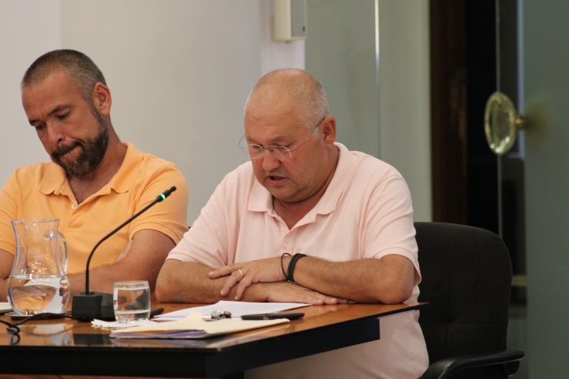 La protesta del PP, Ciudadanos y Gent de Dénia contra el Plan General: votan en contra de que la versión final se exponga al público La protesta del PP, Ciudadanos y Gent de Dénia contra el Plan General: votan en contra de que la versión final se exponga al público