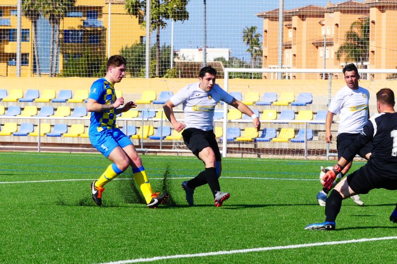 Regional Preferente: El Dénia remonta al Pedreguer (3-2) y el Jávea cae en casa con dos penaltis en contra (0-2) Regional Preferente: El Dénia remonta al Pedreguer (3-2) y el Jávea cae en casa con dos penaltis en contra (0-2)